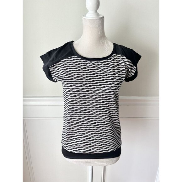 The Limited XS Black & White Cap Sleeve Knit Top - Picture 1 of 5